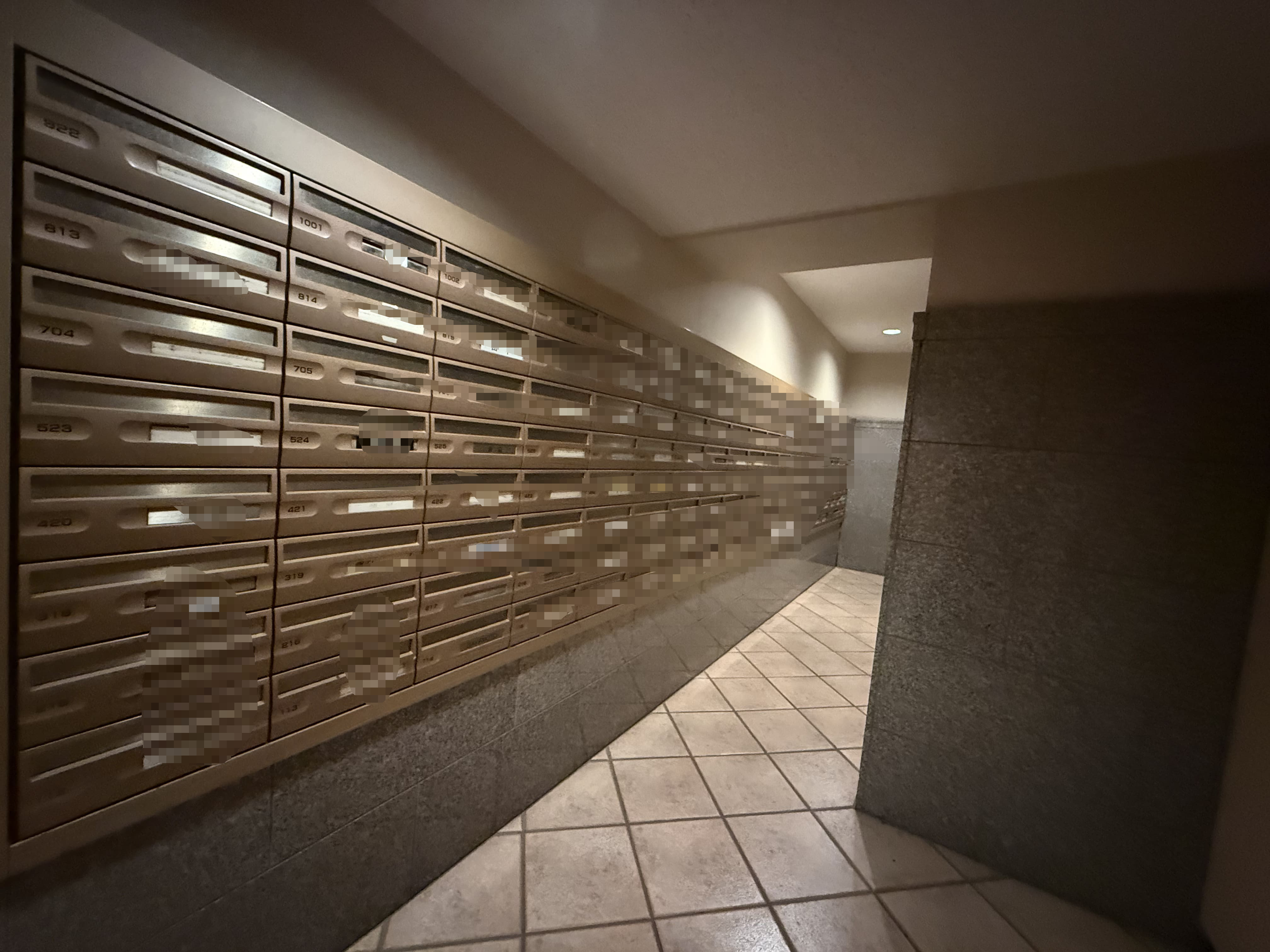 【集合ポスト】エントランス内にポストが設置されていますので、住民以外が部屋に近づかず、防犯対策に有効です。雨に濡れずに郵便物を取りに行けます。