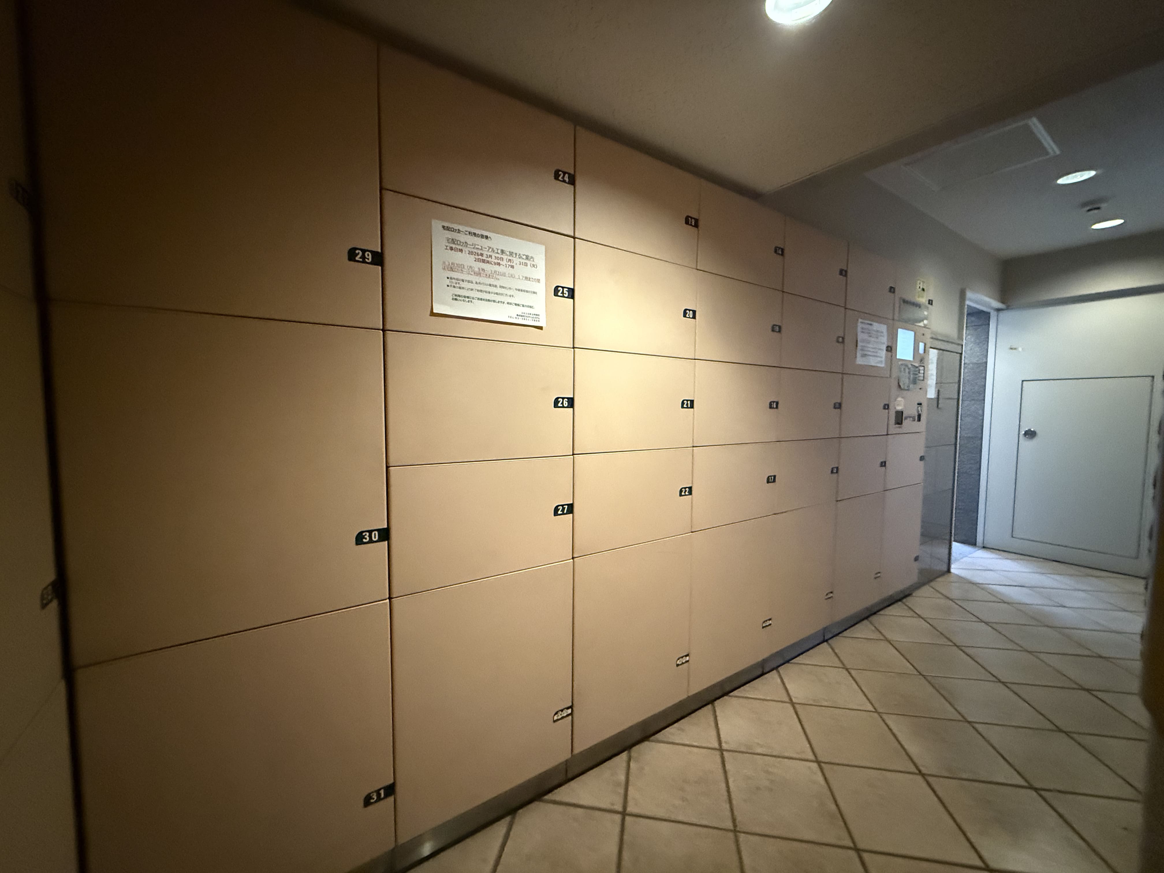 【宅配ボックス】宅配ボックスが設置されています。不在時でも荷物を受け取ることができ、再配達の手間も省けます。荷物の大きさに合わせてご利用いただけます。