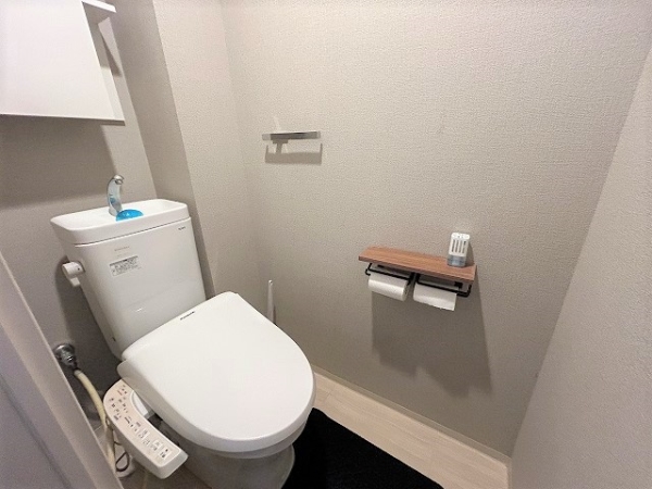 温水洗浄便座完備のトイレ