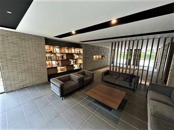 清潔感のあるラウンジ