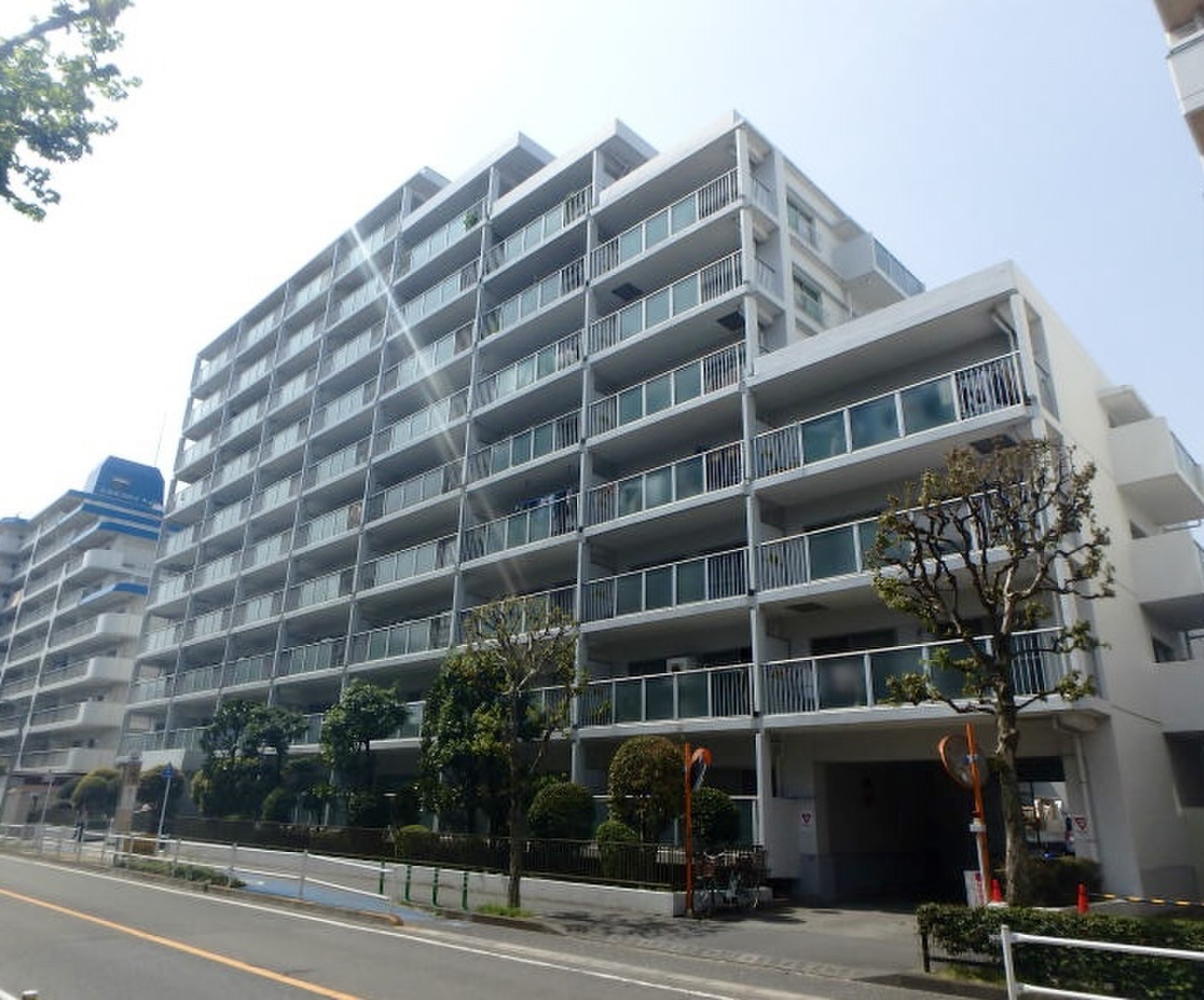 【外観写真】地上10階建て、総戸数99戸のマンションです。新宿・東京方面へも好アクセスな、JR中央線「武蔵境」駅まで徒歩5分。通勤やお出かけがしやすい便利な立地が魅力です。