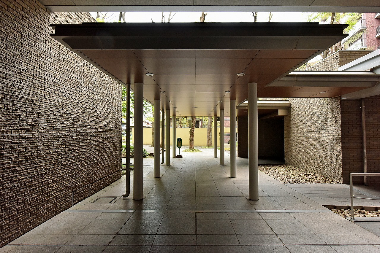 【エントランス】共用部は、大成有楽不動産(株)により、日勤管理されています。大切なペットと暮らせるマンションです(規約制限あり)。