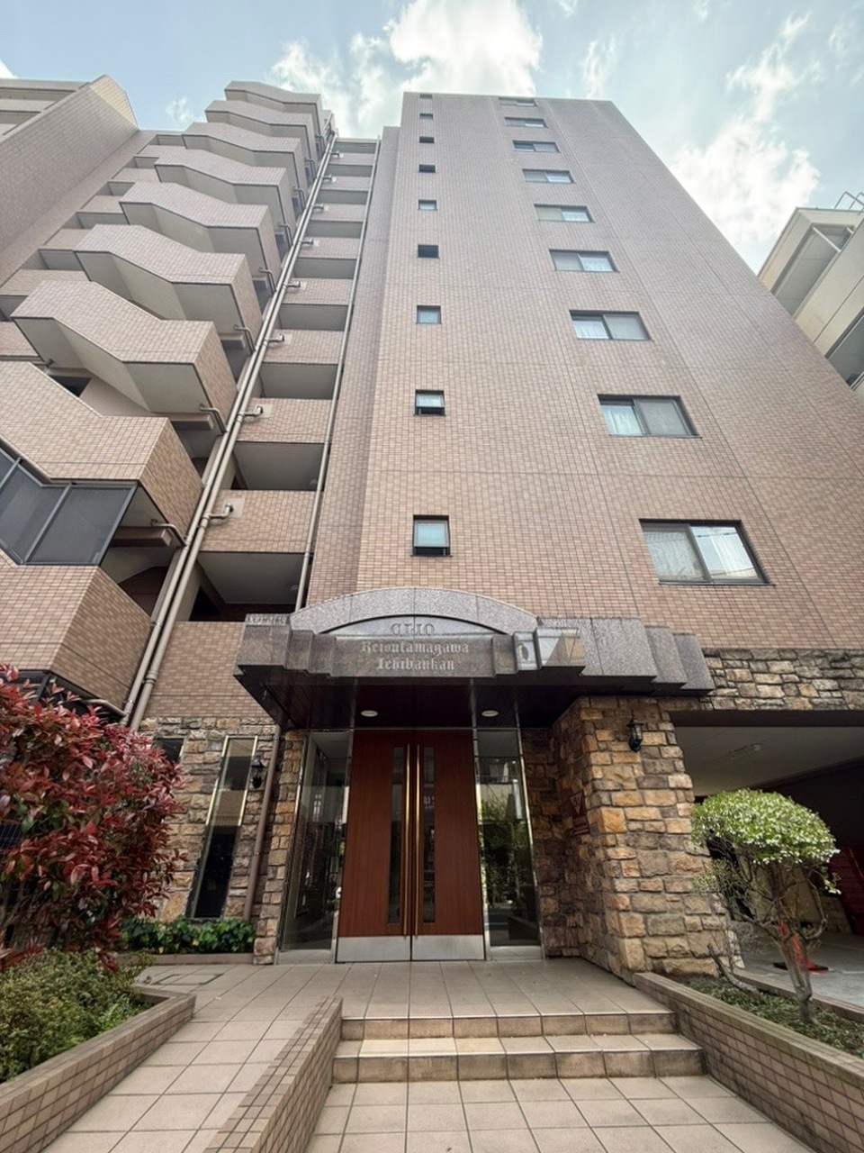 【クリオ京王多摩川壱番館】地上10階建、総戸数38戸のマンションです。京王相模原線と京王線の2路線が利用可能。最寄駅の京王相模原線「京王多摩川」駅まで徒歩4分の好立地です。