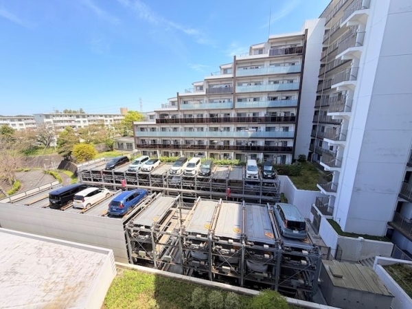 敷地内には219区画の駐車場がございます（月額500～3500円）