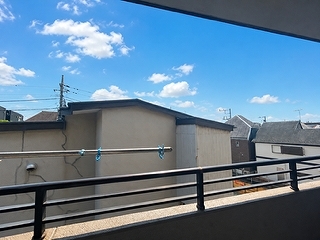東向きのため陽当たり良好