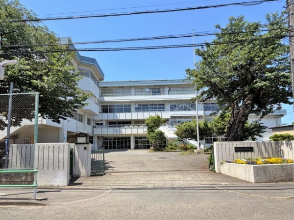 調布市立第六中学校まで徒歩11分(約810ｍ)