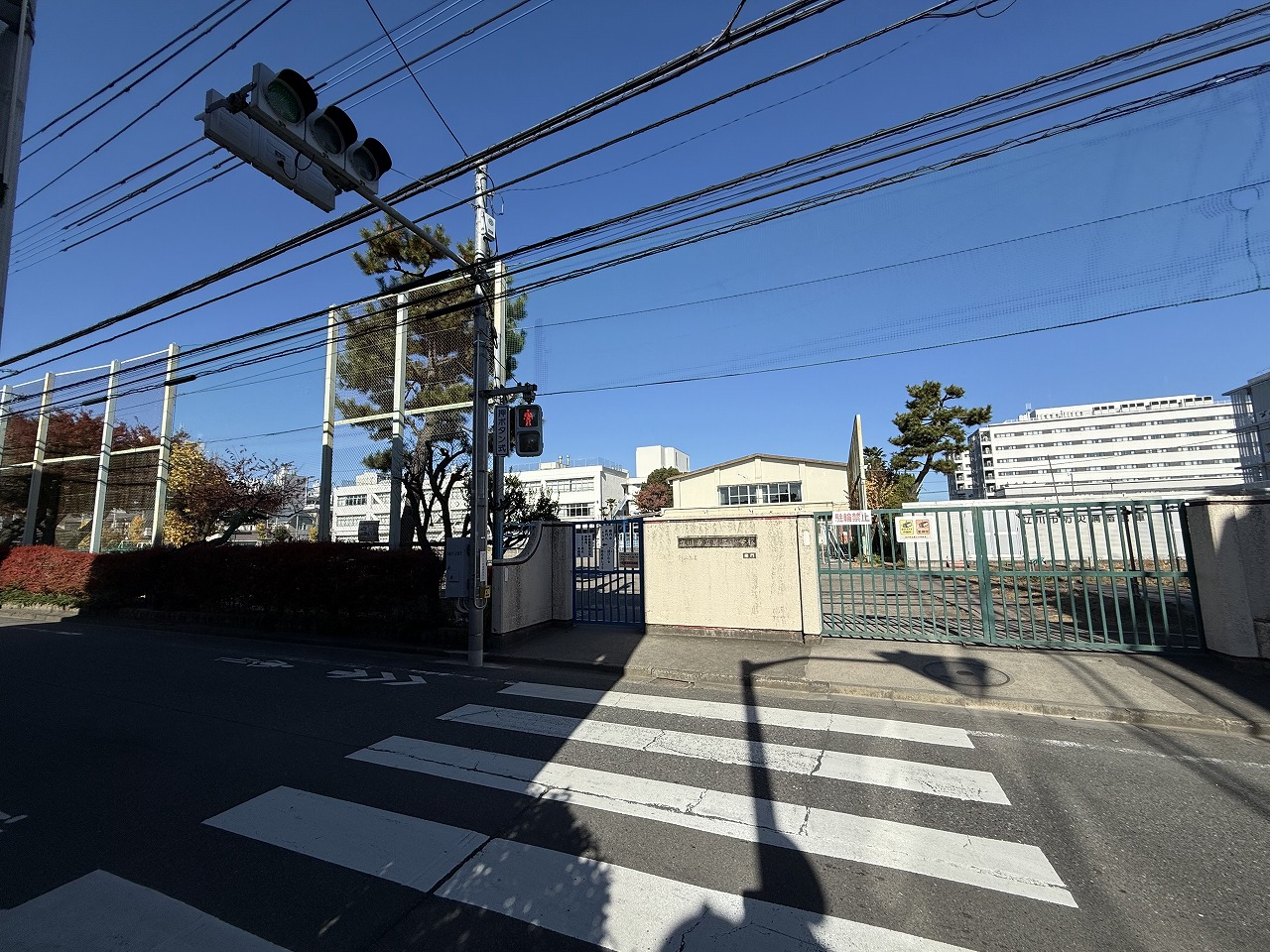 立川市立第三小学校：徒歩5分（約370ｍ）