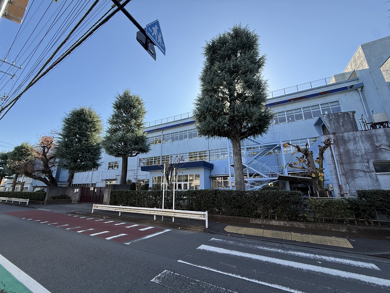 立川市立立川第三中学校：徒歩15分（約1,200ｍ）