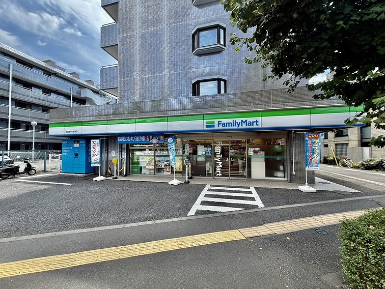 【ファミリーマート 武蔵野中町新道店】徒歩3分。お酒・たばこ・マルチコピー機などが取り扱われています。ちょっとした買い物はもちろん、ATMの利用や各種請求書払いの際も便利です。/24時間営業