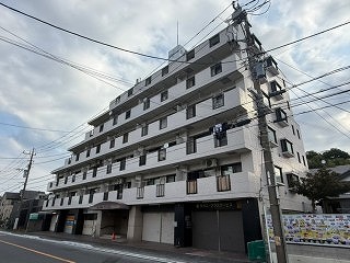 【現地外観写真】総戸数35戸。鉄筋コンクリート造6階建マンション。