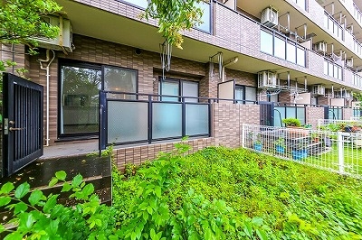 専用庭で家庭菜園やお子様の遊び場に