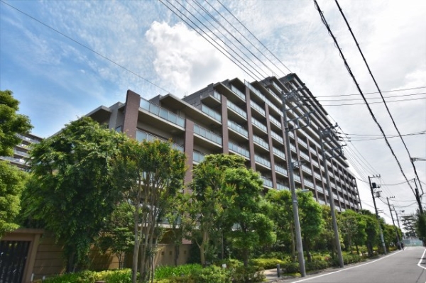 緑豊かな住宅地に立地
