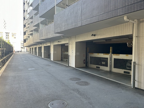 駐車場。月額使用料：17000円～25000円