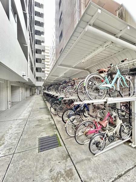 自転車置場。月額使用料：100円～400円