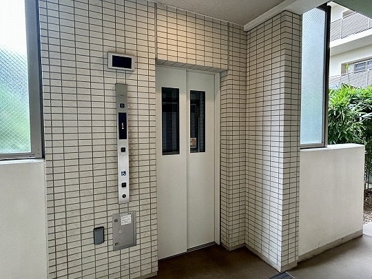 エレベーターマンション内に計3基