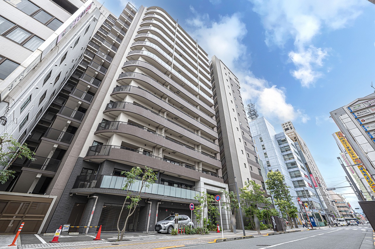 【外観写真】9階部分の南西角住戸につき、明るく風通しの良い「2SLDK」。雨の日の洗濯に便利な浴室暖房乾燥機や、リビングダイニングには床暖房が搭載されています。