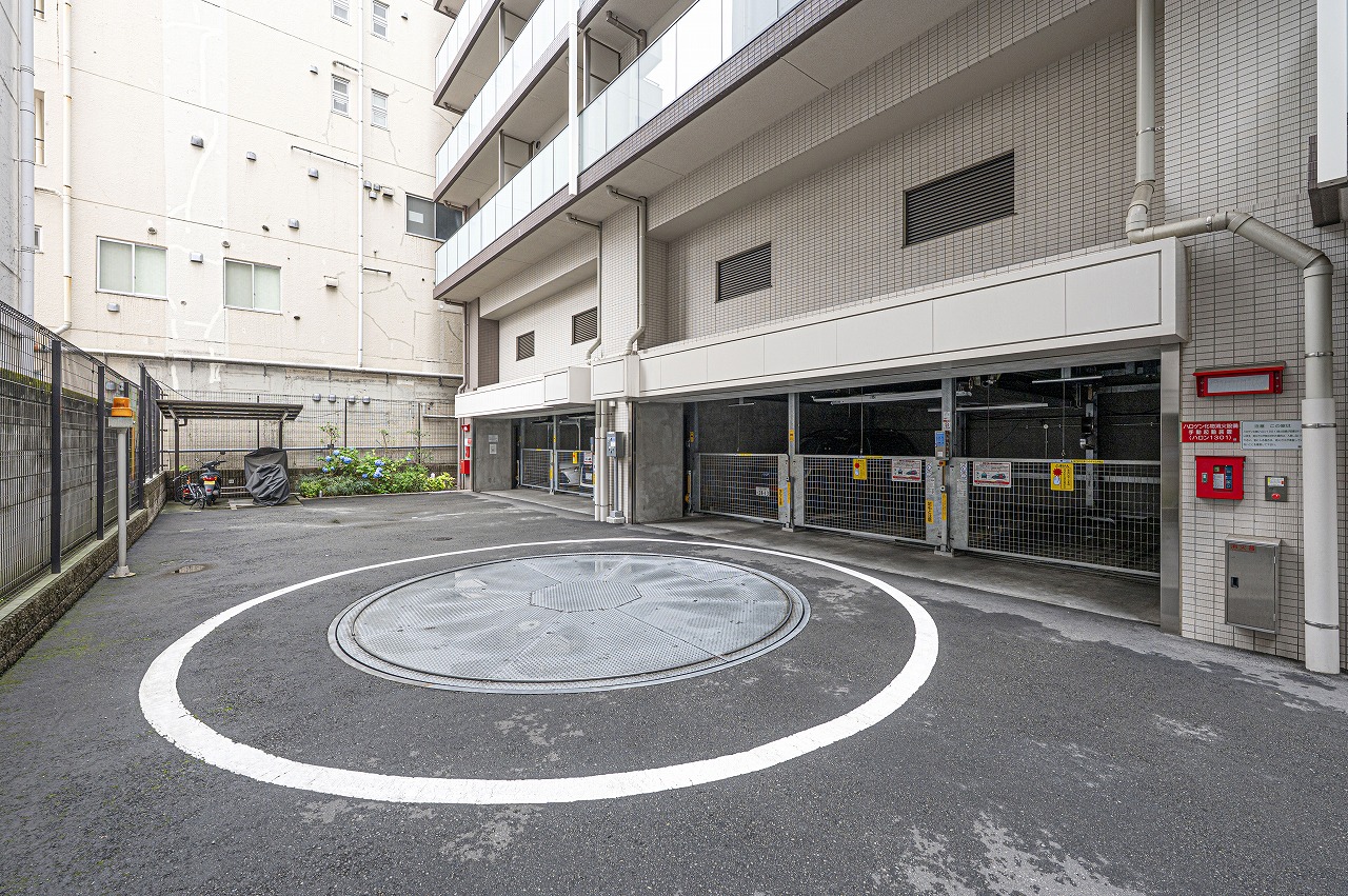 【駐車場】居住者専用カーシェアリングがあり、お車をお持ちでない方も気軽に利用できそうです。※最新の空き状況や料金については担当者へご確認ください。
