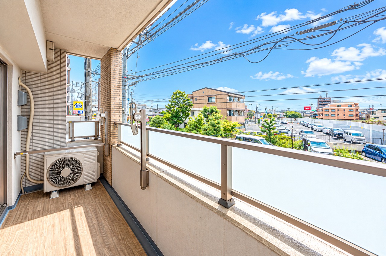 【住戸からの眺望写真】晴れた日には気持ちのいい青空を見渡すことができます。家事や仕事の合間に景色を眺めてリラックスできそうです。※眺望は将来にわたって保証するものではありません。