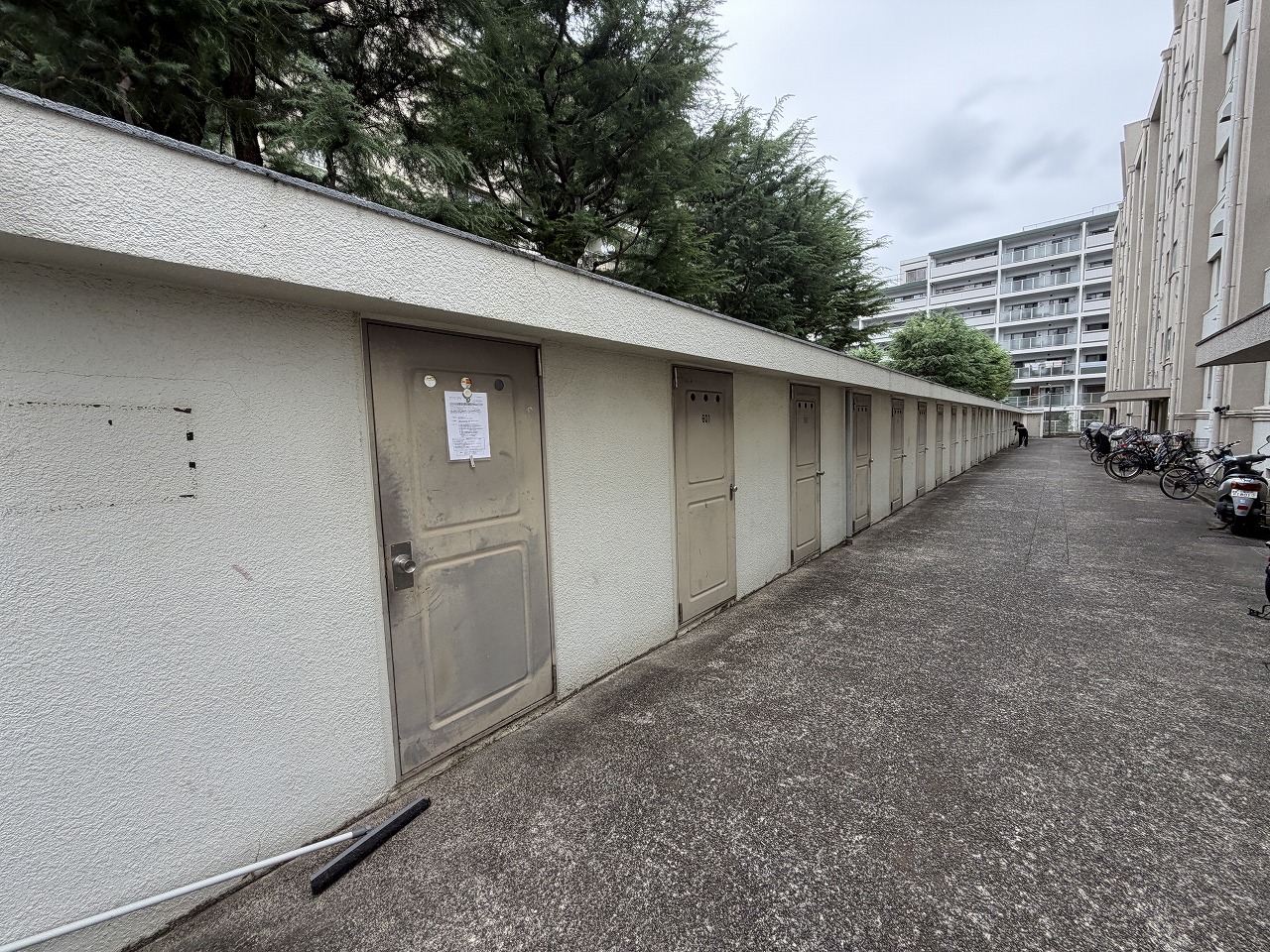 一住戸につき1区画の専用倉庫を完備