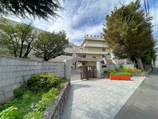 市立多摩川小学校まで徒歩8分（約590ｍ）
