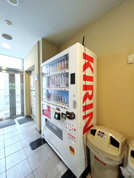 マンション内に自動販売機がございます