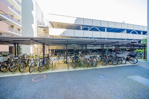 全住戸屋根付サイクルポート有(無償)