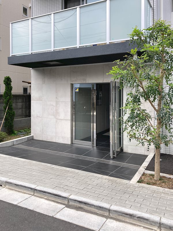 ＜エントランス＞京王線「桜上水」駅徒歩6分！2020年1月築・5階建てマンション