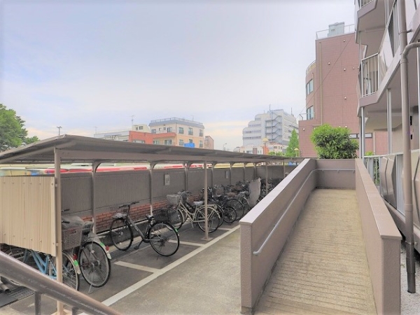 敷地内駐輪場があり、自転車を利用される方にも便利です。