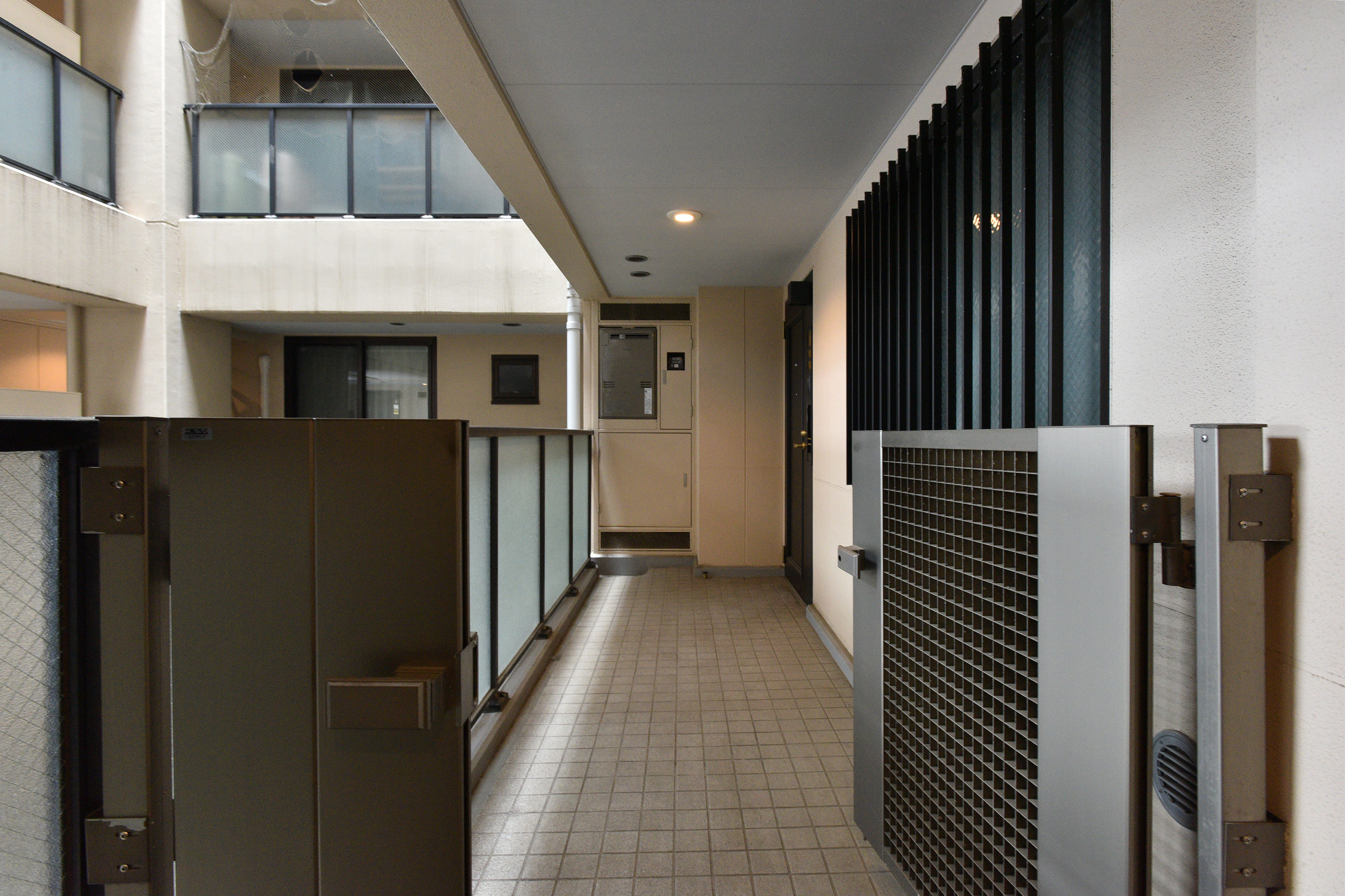 プライバシーに配慮したゆとりある広さの専用ポーチ付き。