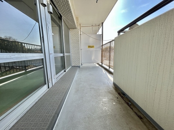 南西向きで陽当たりの良いバルコニー！