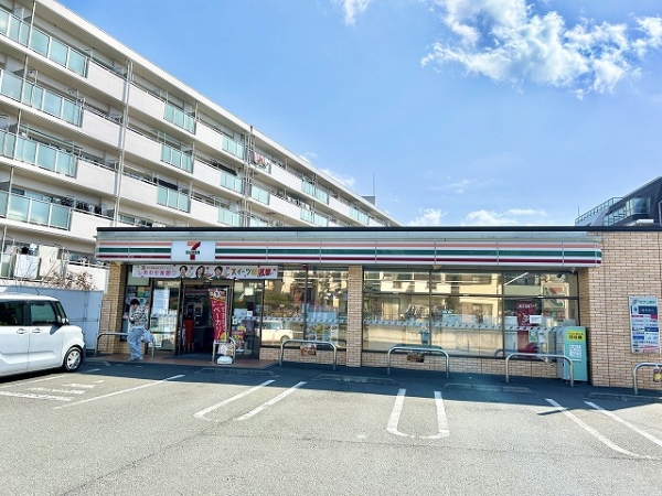 セブンイレブン横浜戸塚秋葉町店　約70m（約1分）
