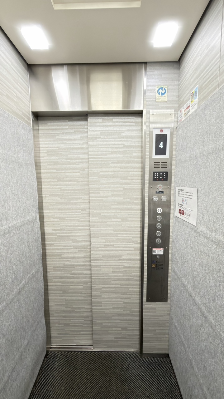 【エレベーター】マンションにエレベーターが設置されているため、重い荷物を持っている際の移動も心強いです。