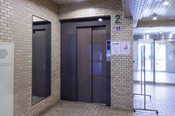 マンション内にはエレベーターがございます