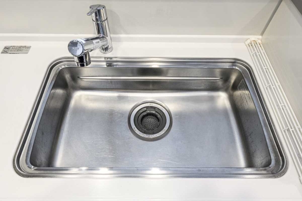 キッチンには浄水器一体型水栓、ディスポーザがございます