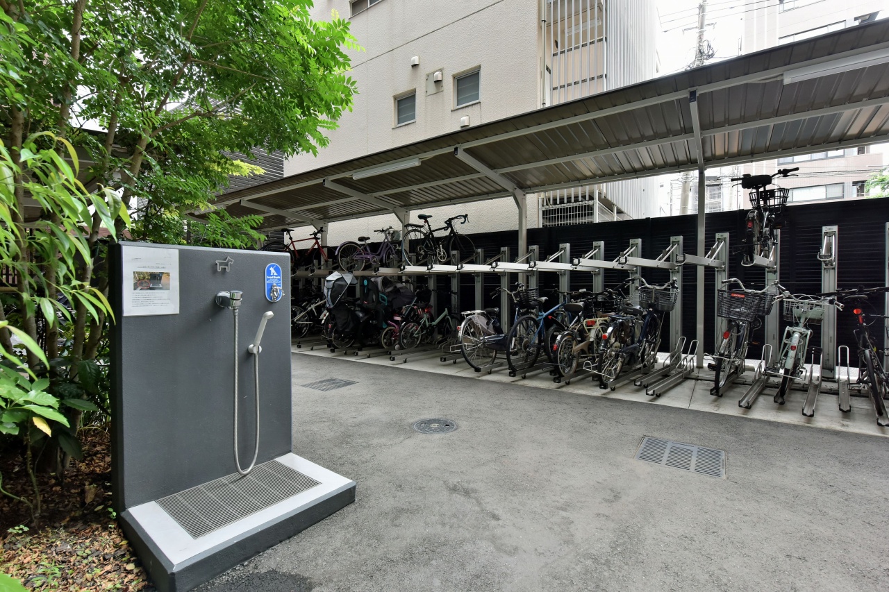 【駐輪場・足洗い場】大切なペットと暮らせるマンションです(飼育細則あり)。駐輪場の一角にペットの足洗い場が設けられています。