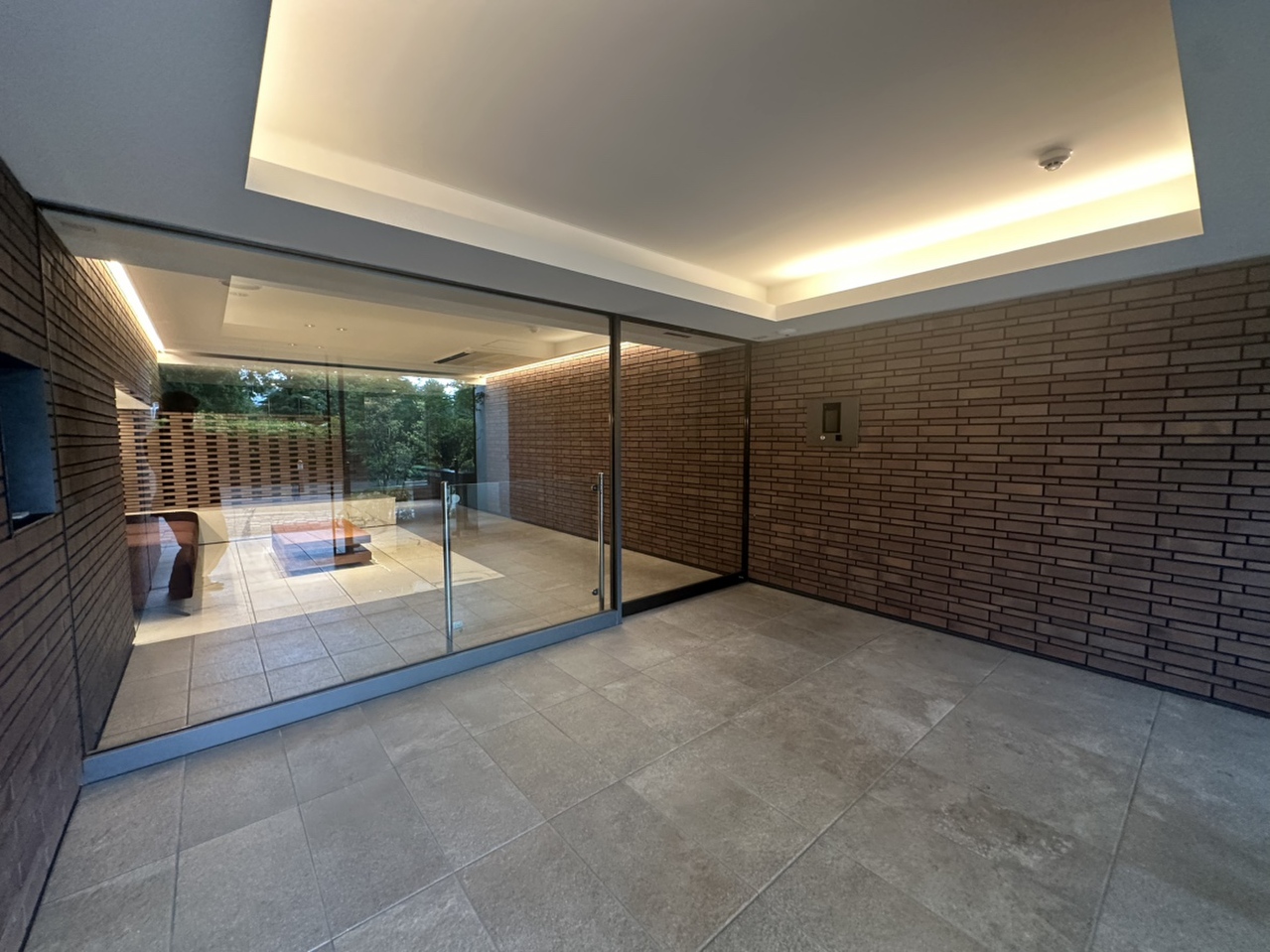 蒔田公園が至近の緑の多い住環境。詳細等、お気軽にお問い合わせください。