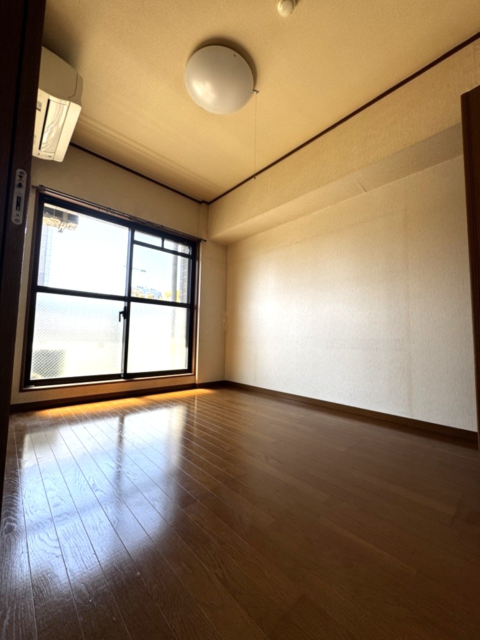 寝室にお使いいただける約4.9帖の洋室です。