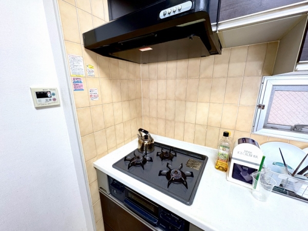 3口コンロのため、煮る・焼く・炒めるなどを同時に行えます