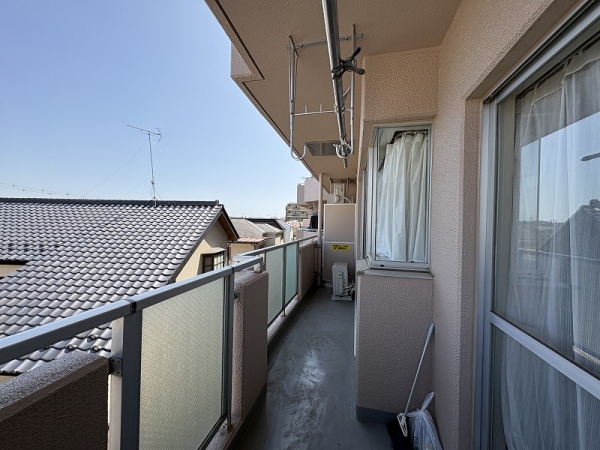 プランターや小さなガーデンを置いて楽しむことができます