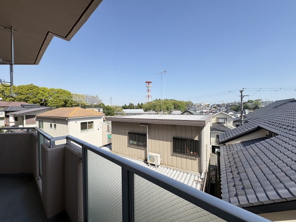 周囲に高層ビルが少ないため、騒音や視覚的ストレスが少ないです