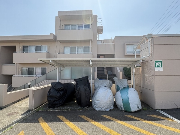 バイク置き場(屋根付き・屋根なし併設