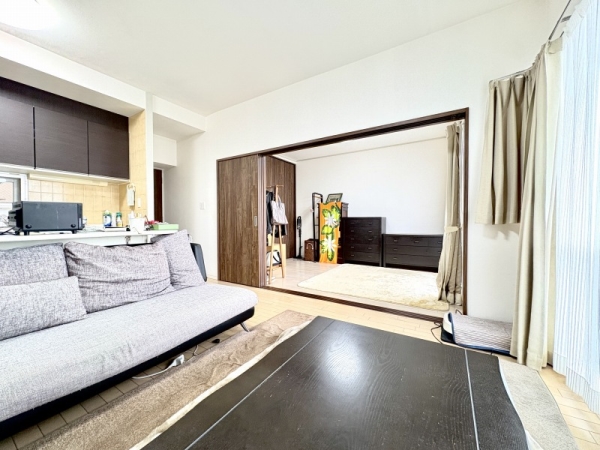 洋室が引戸のためリビングダイニング部分と繋げて使用し、できます！