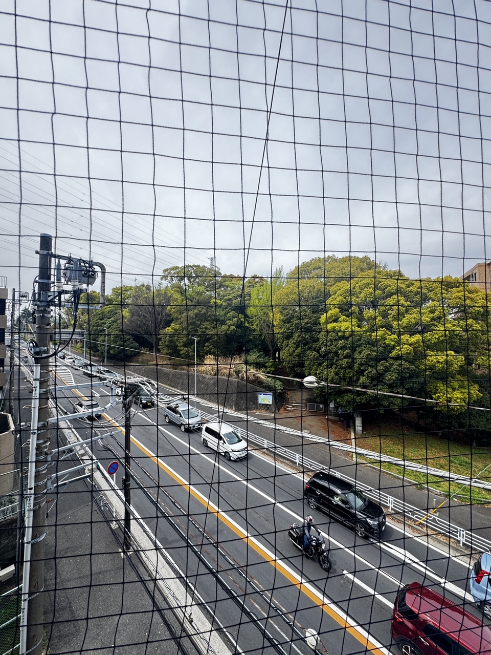 【バルコニーからの眺望】地上7階建の4階部分。前面には視界を遮る建造物がなく、室内に清々しい空気を取り入れることができます。※眺望は将来に渡って保証するものではありません。
