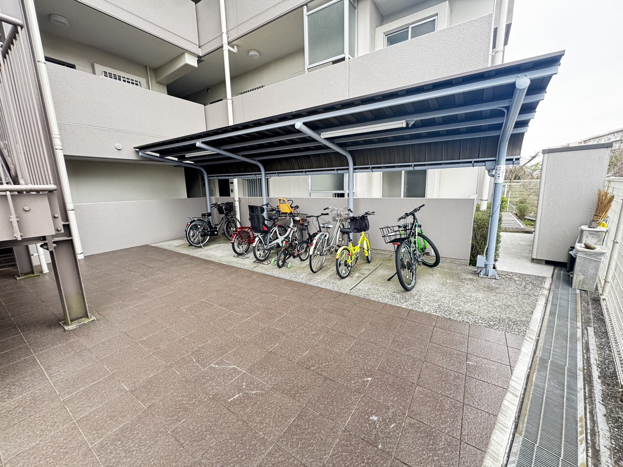 敷地内自転車置き場。最新の空き状況はお問い合わせください。