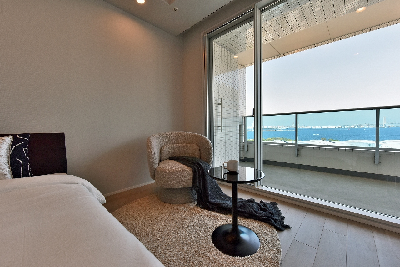 【洋室(約7.8帖)】バルコニーに面した開放的な設計で、いつでも外の空気を感じながら気分転換ができそうです。