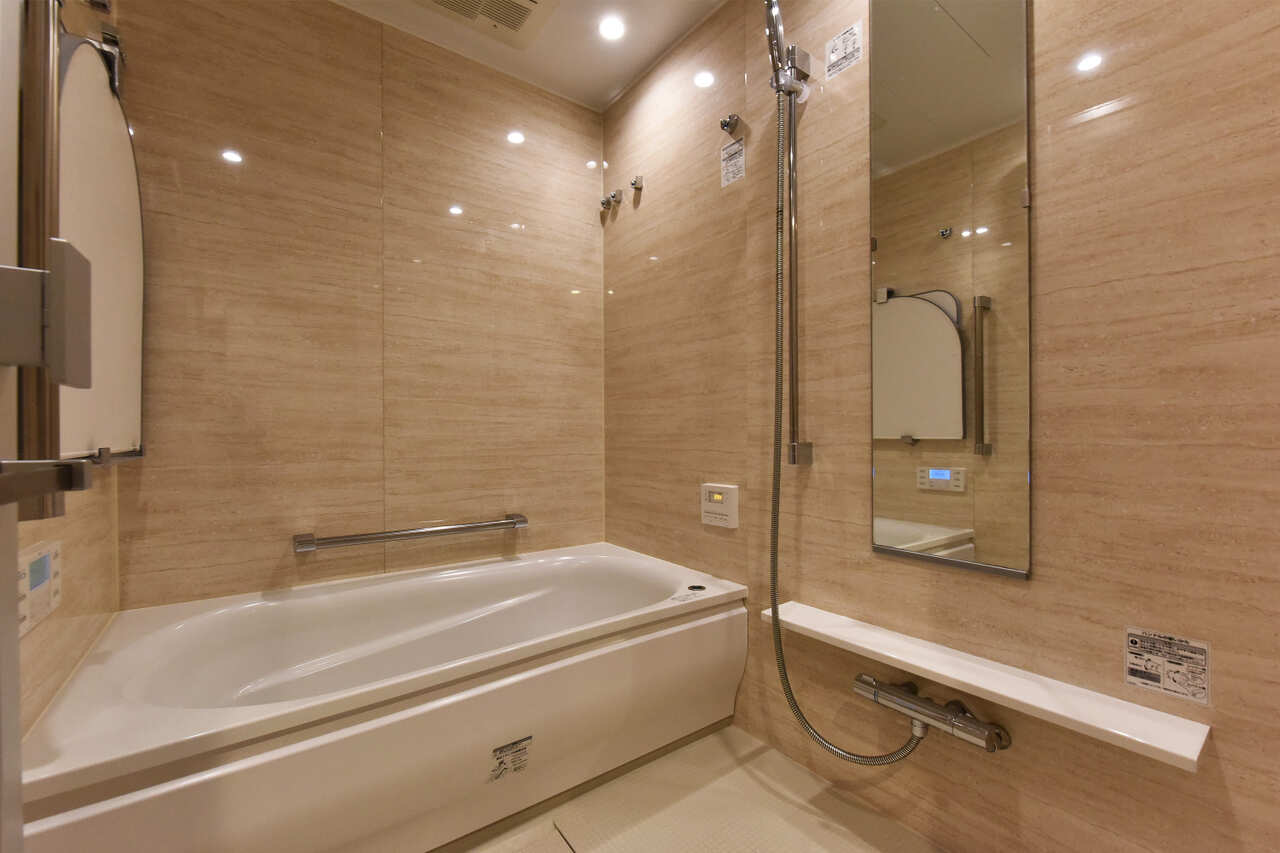 1418サイズのゆとりあるバスルーム。