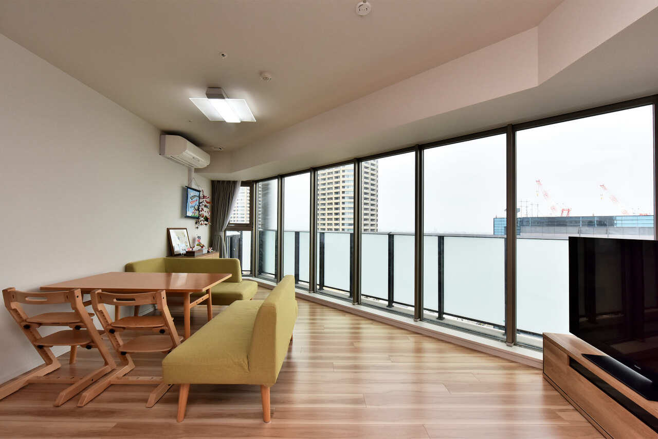 リビングは足元からお部屋全体を暖める床暖房付き。埃が舞い上がりにくく、小さなお子様にも安心です。