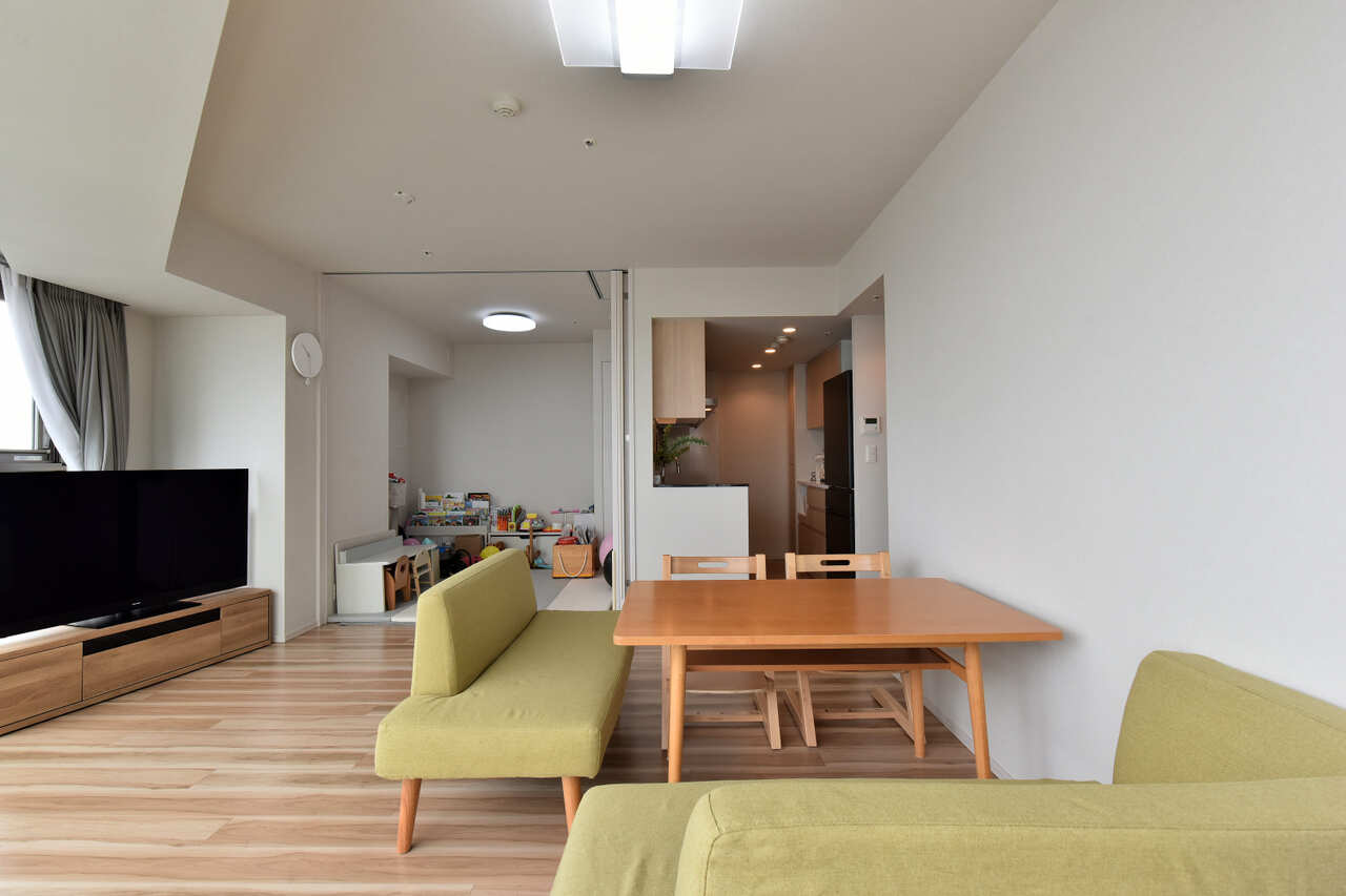 洋室の扉を開けるとリビング一体型のより広々とした空間としてお使いいただけます。