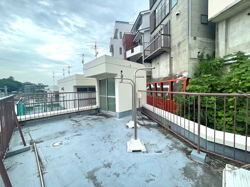 広々23.10㎡のルーフバルコニー付き。