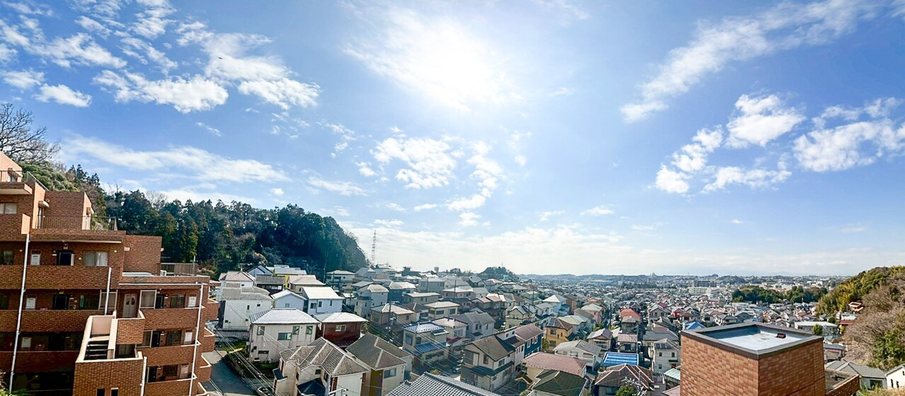 前面に視界を遮る建物がなく、開放感ある眺望が広がります。